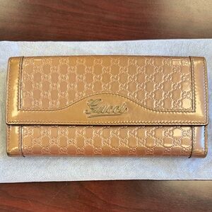 Gucci pink/Bronze patent microguccissima script long Wallet